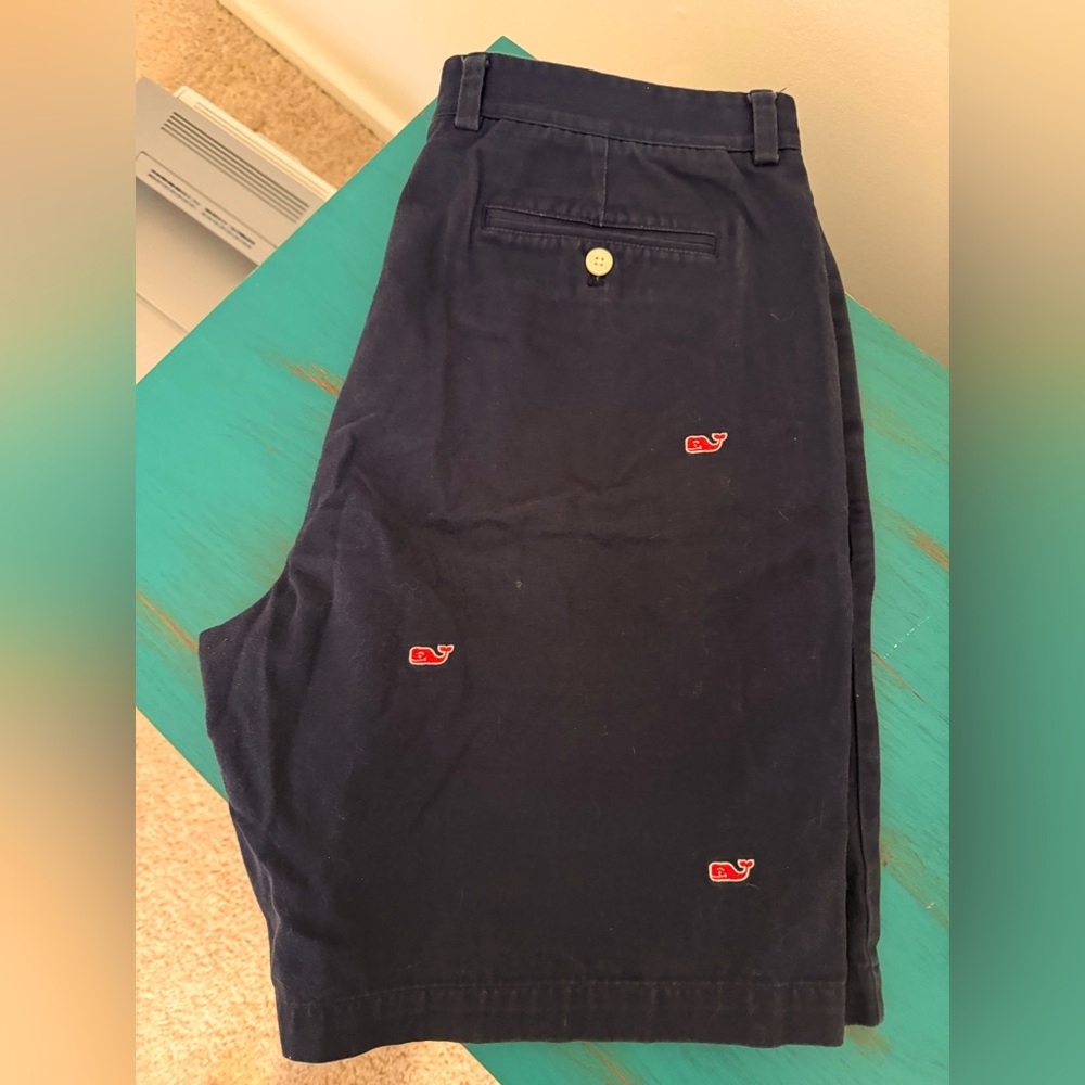 Vineyard Vines 36 Navy Cotton Twill Red Embroidered All Over Whale 9” Shorts